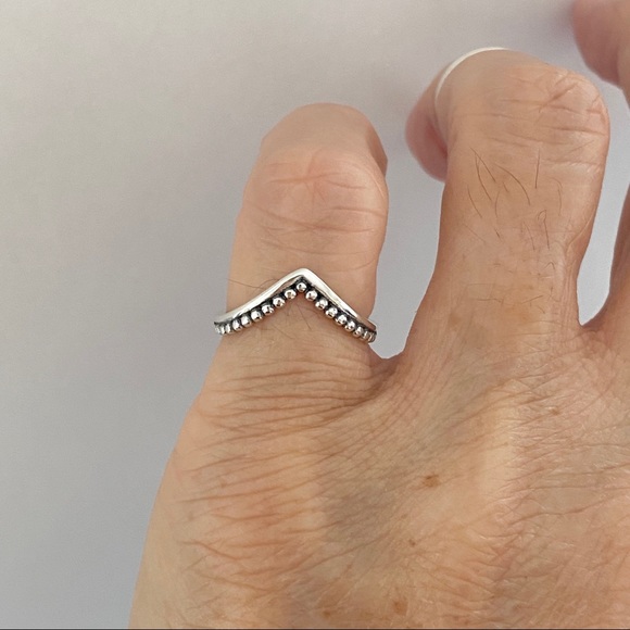 💞TOP SELLER💞Sterling Silver V Shape Ring with Dots, Chevron Rings, Stackable - Picture 1 of 12